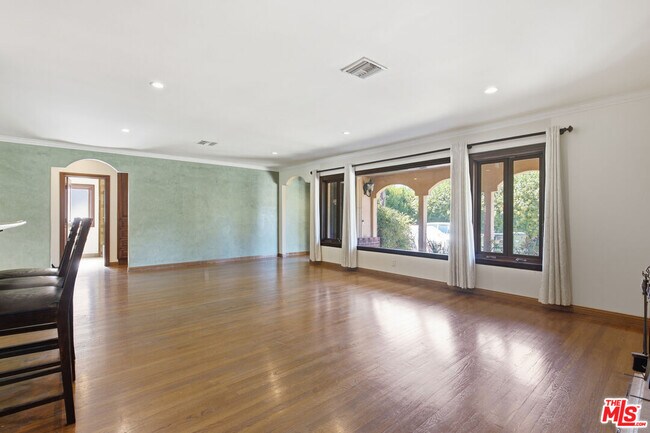 Building Photo - 13800 Erwin St