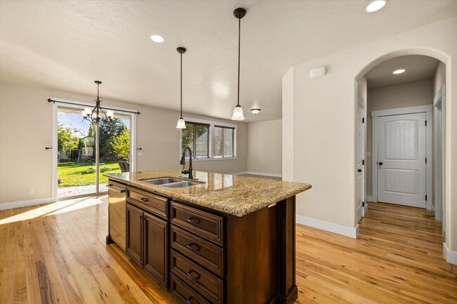 Building Photo - Spacious 5-Bedroom Home (plus bonus room) on ½ Acre in Bridgetower – Rare Meridian Rental!