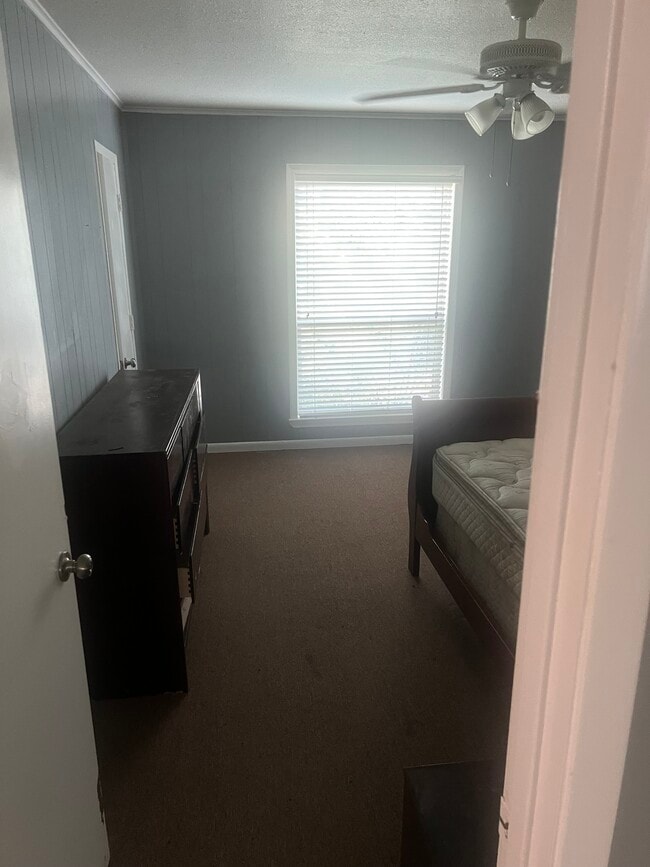 Building Photo - 715 W Tyler St