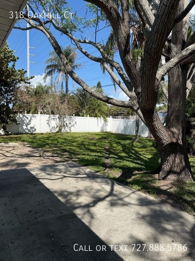 Building Photo - 318 Oakhill Ct