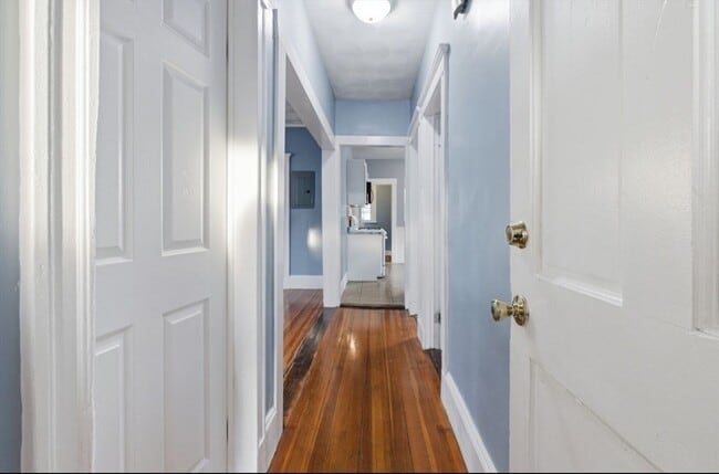 Building Photo - 20 Leslie St