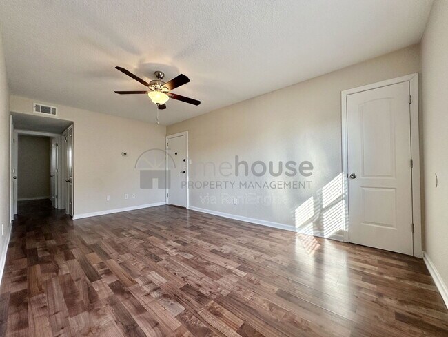 Building Photo - 909 Leisure Square