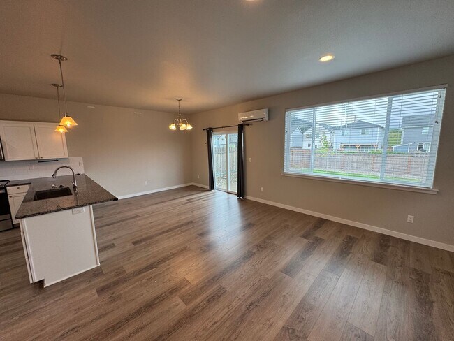 Building Photo - Stunning 3-Bedroom Home with Modern Comforts in a Quiet Neighborhood