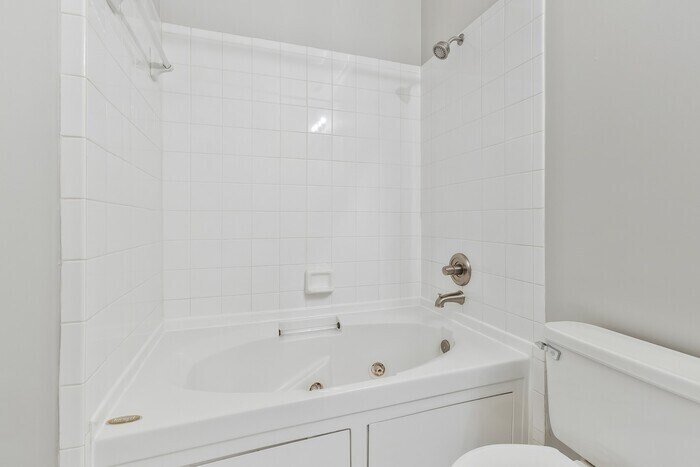 Building Photo - 116 31st Ave N