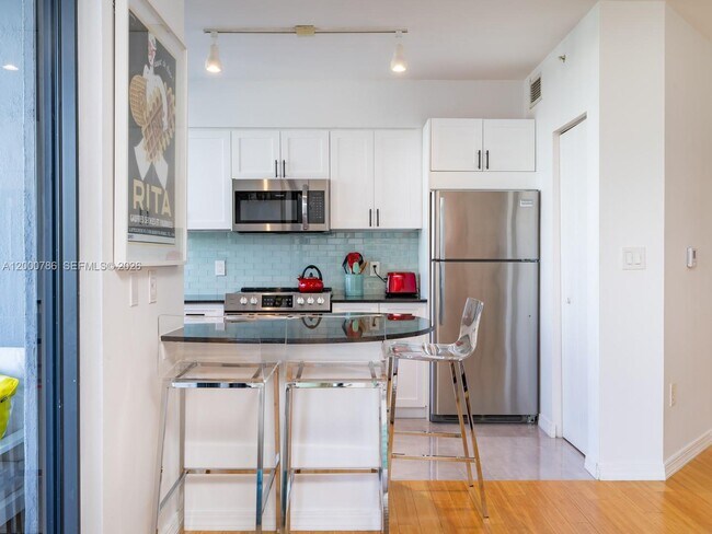 Building Photo - 1330 West Ave