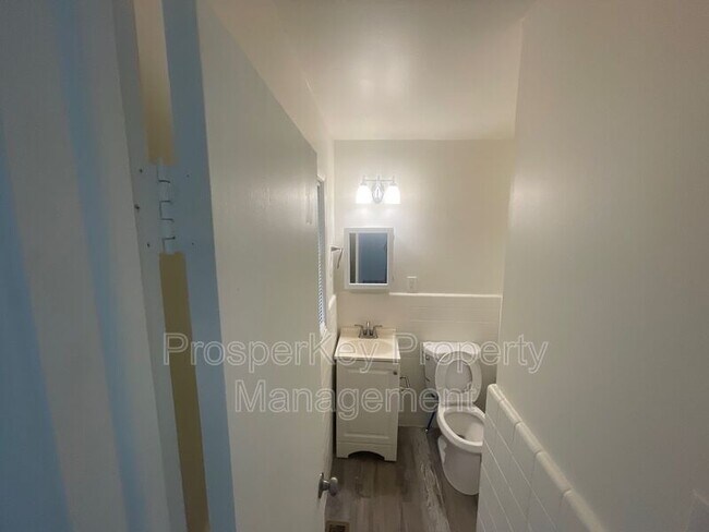 Building Photo - 246 Pinetree Cir