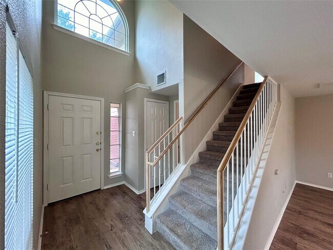 Building Photo - 1104 Doras Dr