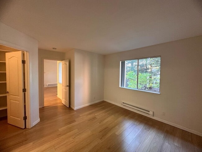 Building Photo - 2 bedrooms 2 bath condo Top floor for rent in Fremont