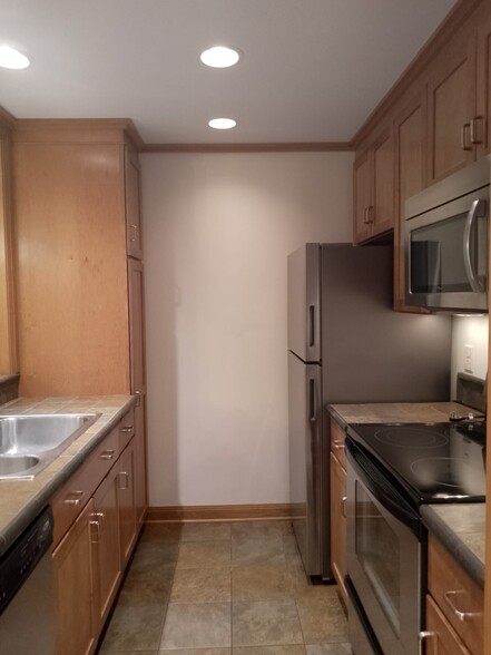 Kitchen - 1446 Cliff Ct