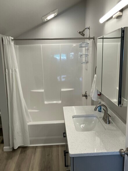 Building Photo - 4120 Stuart Cir