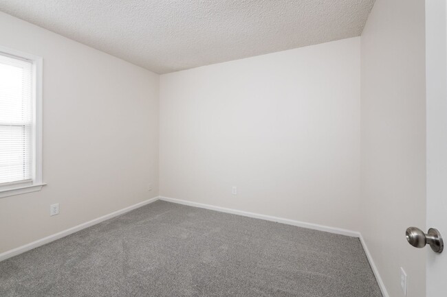 Building Photo - Newly Renovated 3 Bedrooms 2.5 Bathroom Home