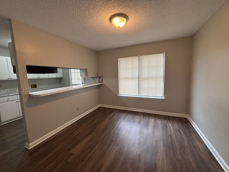 Building Photo - 2559 Wellons Ave