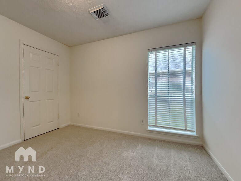 Building Photo - 4606 Sunrise Dr