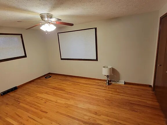 Building Photo - 6587 Beverly Dr