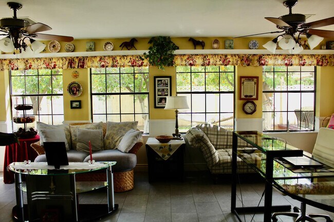 Building Photo - 2041 E Gary Cir