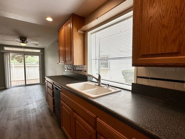 Building Photo - Beautiful 3 Bedroom 2 Bath Condo in Point Loma w/Three Private Patios