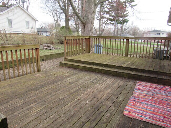 Building Photo - 5022 N Belmont Pl