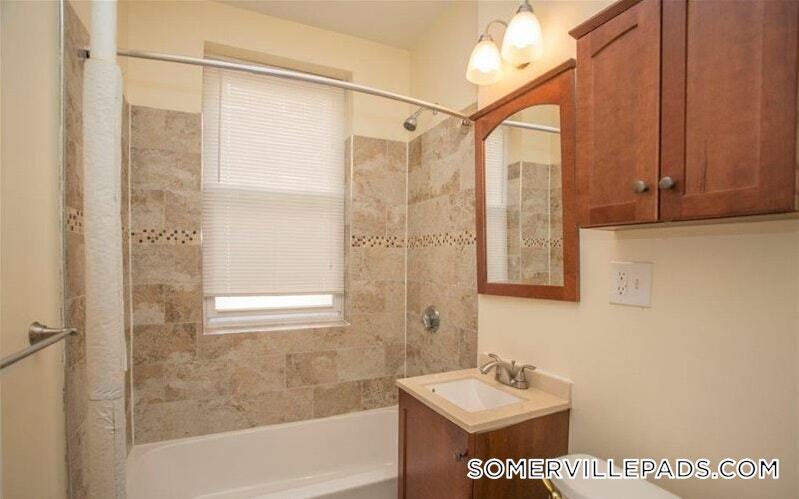 Building Photo - 136 Highland Ave