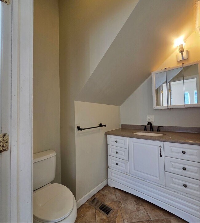 Building Photo - 545 Prescott Ave