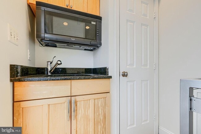 Building Photo - 1413 Anchor St