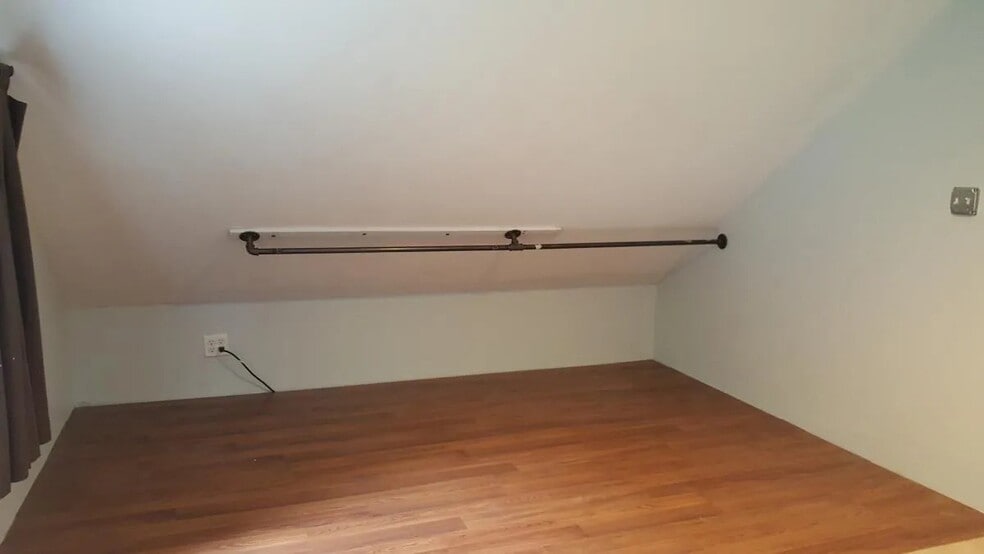 Loft without furniture/clothes - 91 Waterman Ave