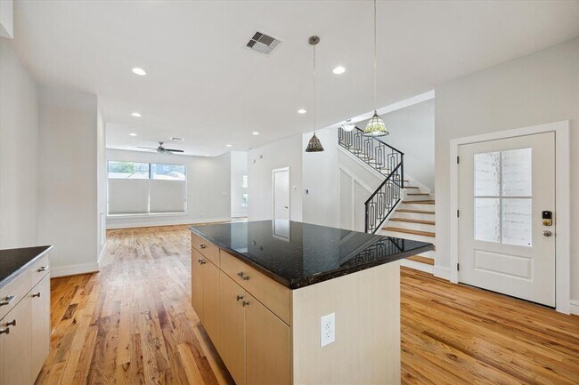 Building Photo - 4721 Caroline St
