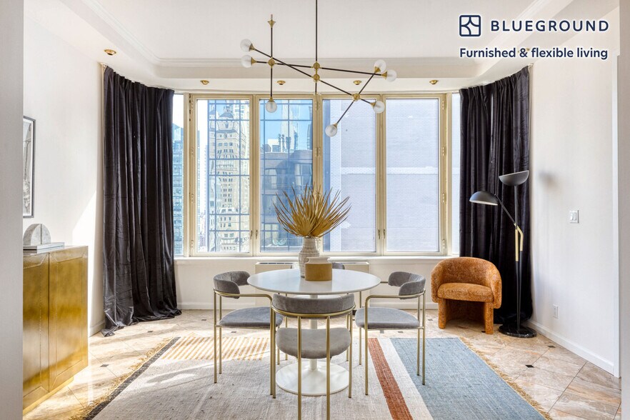 Building Photo - 150 E 57th St