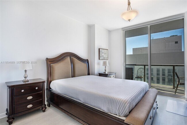 Building Photo - 253 NE 2nd St