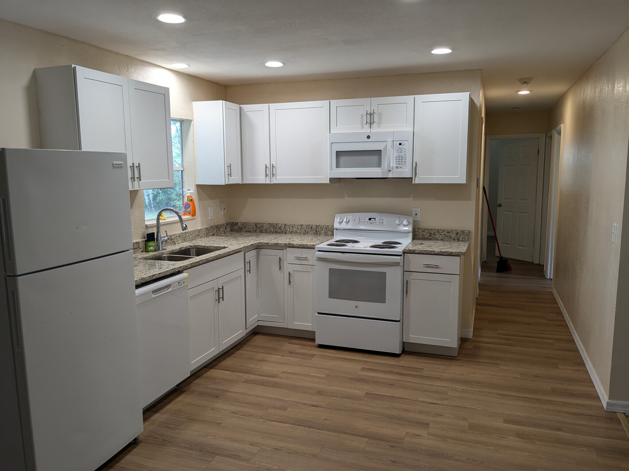 Kitchen with granite countertops. - 4513 Howard St