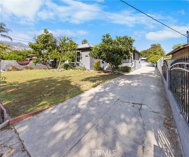 Building Photo - 2074 Summit Ave