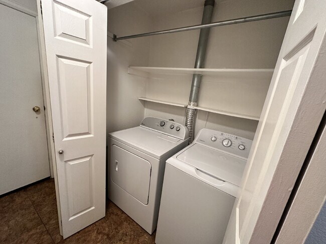 Building Photo - Available August!  Charming Townhome in Table Mountain Heights!
