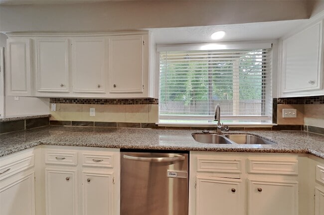 Building Photo - 15506 Swan Creek Dr