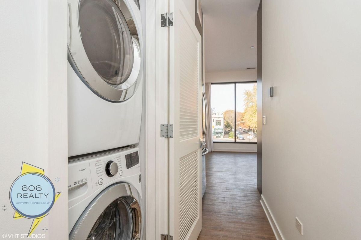 Building Photo - 3462 N Lincoln Ave