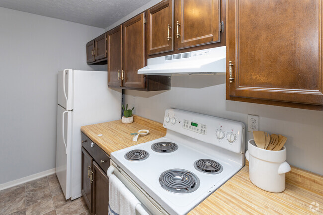 2BR, 1BA - 872 AF - Kitchen - High Park Apartments