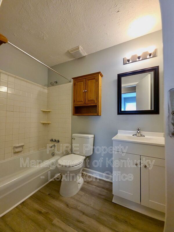 Building Photo - 3510 Lansdowne Dr