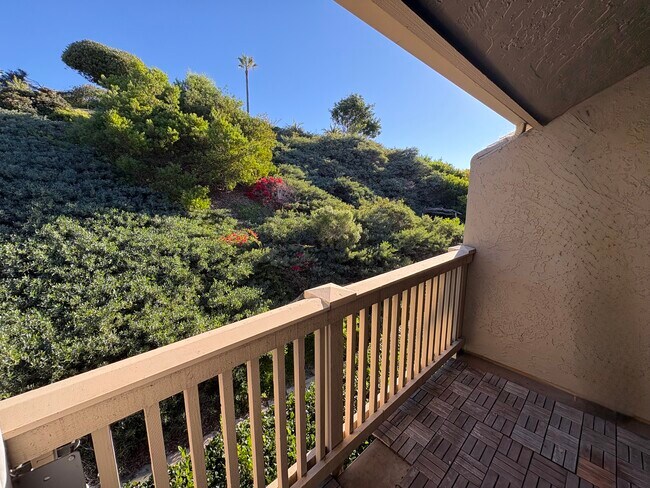 Building Photo - 930 Via Mil Cumbres