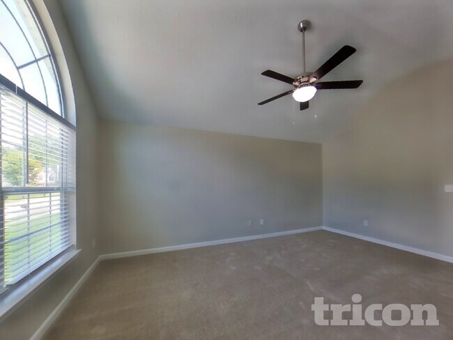 Building Photo - 3120 Far Emerald Land