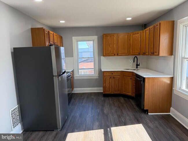 Building Photo - 124 W Butler Pike