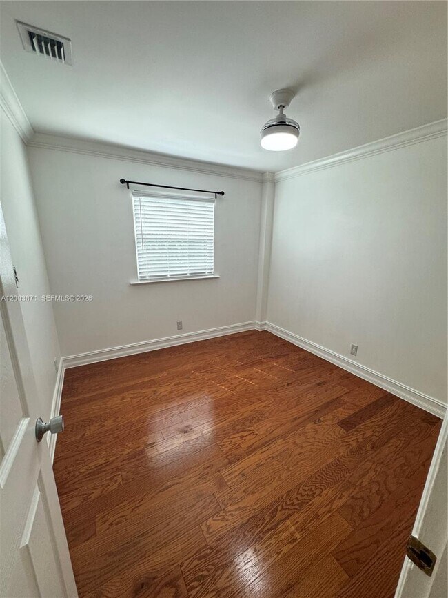 Building Photo - 3920 Woodside Dr