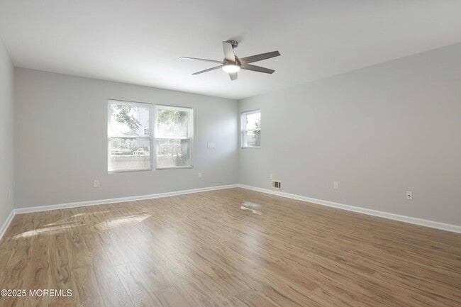 Building Photo - 811 Shore Concourse