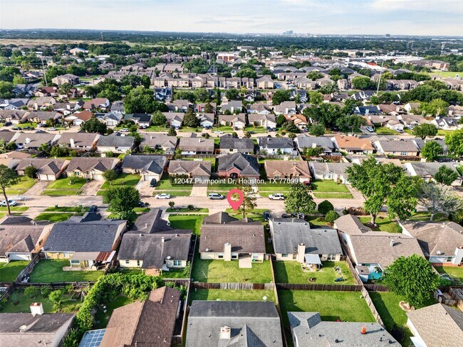 Building Photo - 12047 Plumpoint Dr