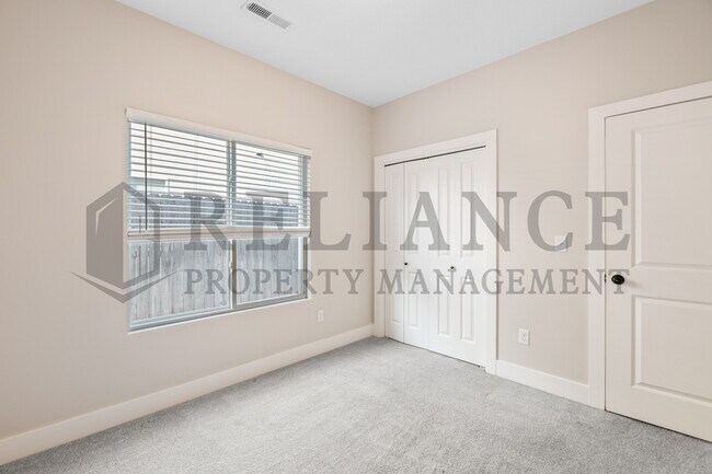 Building Photo - 212 W May St