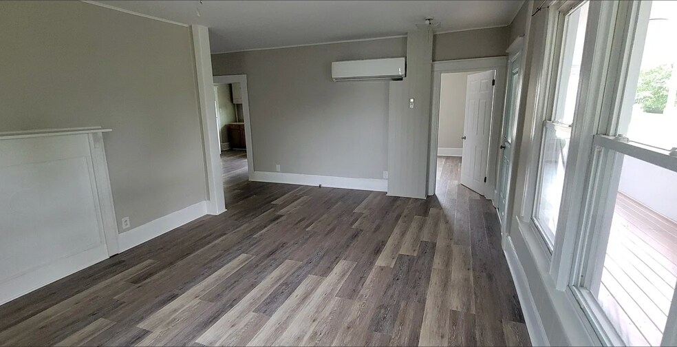 Building Photo - 212 Summit St