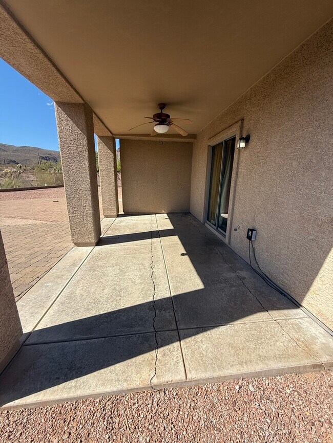 Building Photo - HOUSE FOR RENT