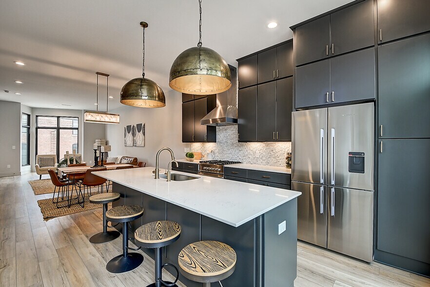 kitchen (unfurnished) - 721 E 16th St