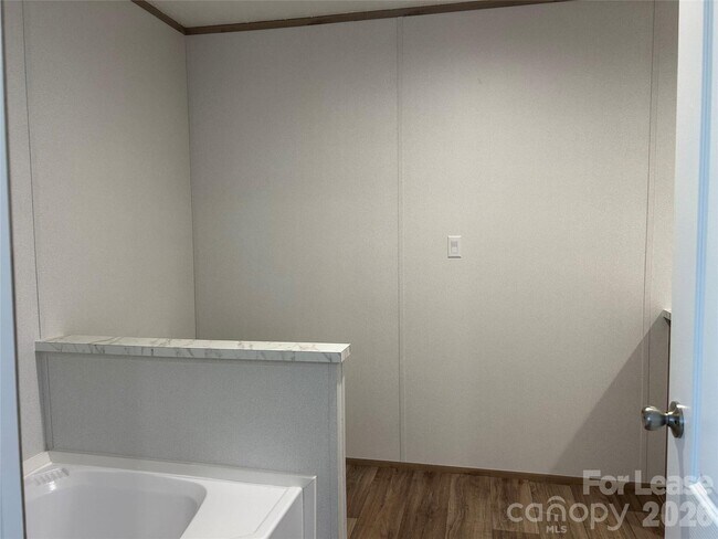 Building Photo - 128 Gatewood Dr