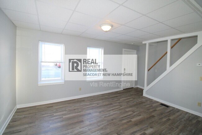 Building Photo - 10 Charles St