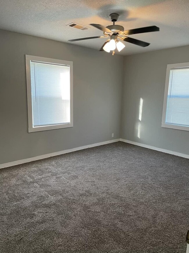 Building Photo - 708 Maxwell St NW