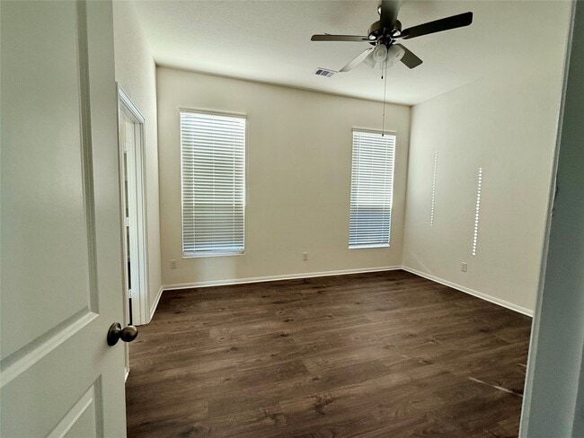 Building Photo - 408 Magnolia Ln