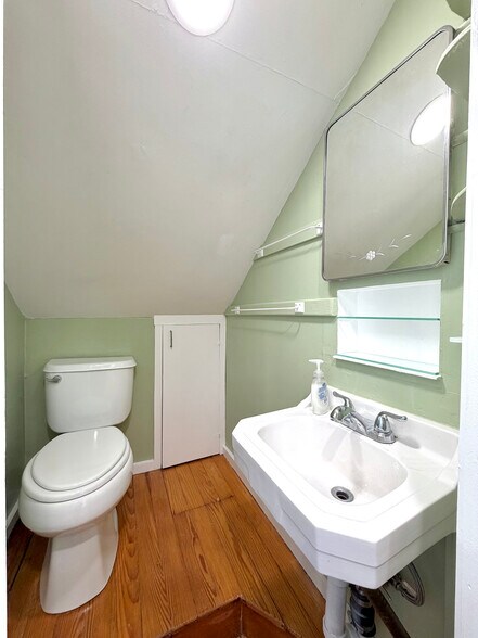 Building Photo - 36 Annavoy St